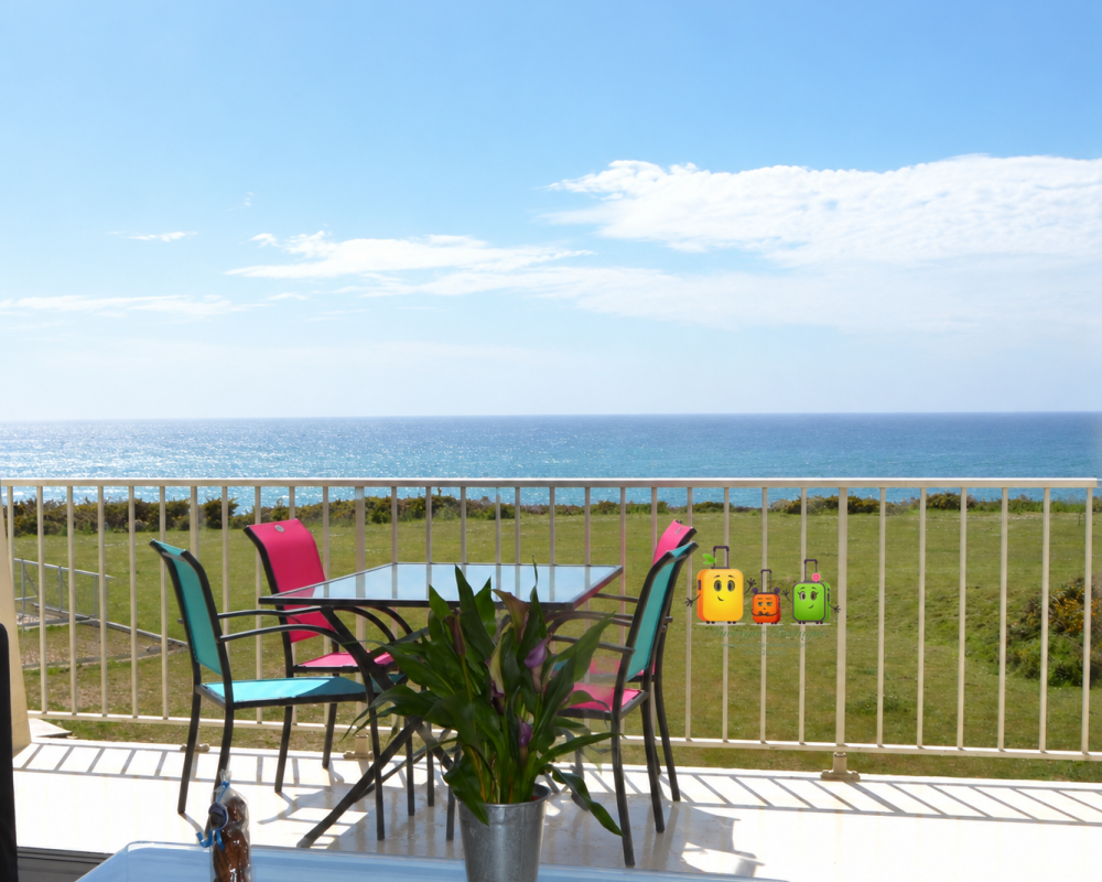 Location vacanes vue sur mer Guidel plage piscine chauffée le cyrano www.auvergne-bretagne.com