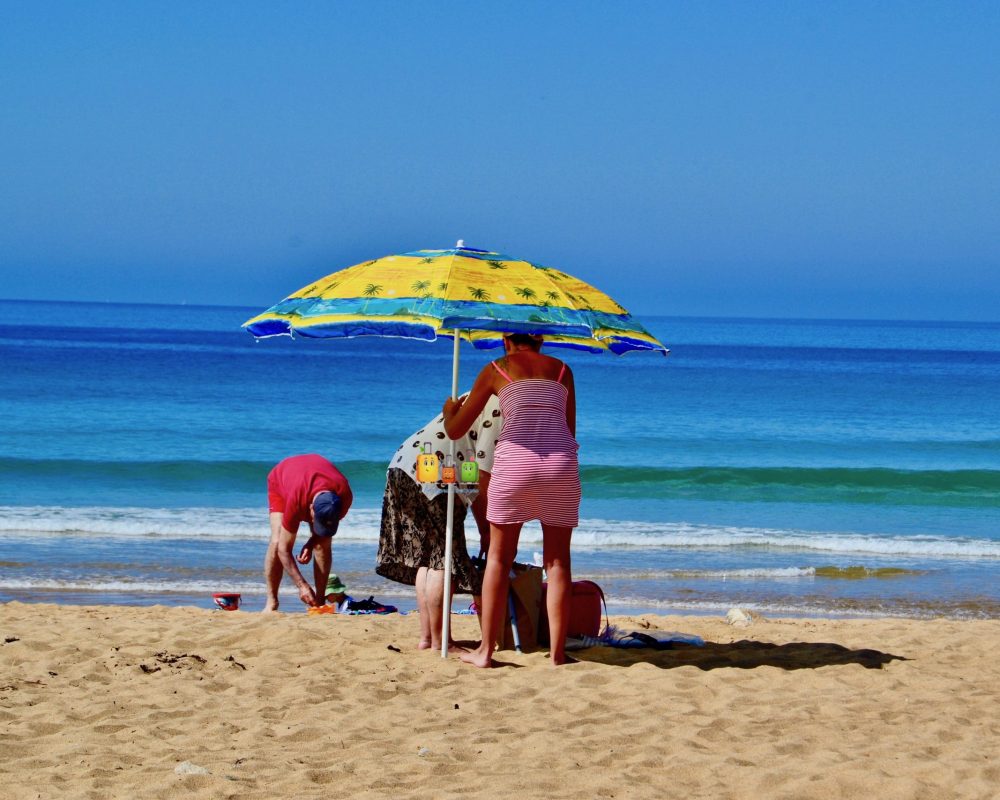 bain de soleil parasol Mer sable plage le pouldu gite maison en bord de mer le gauguin le cyrano guidel auvergne-bretagne